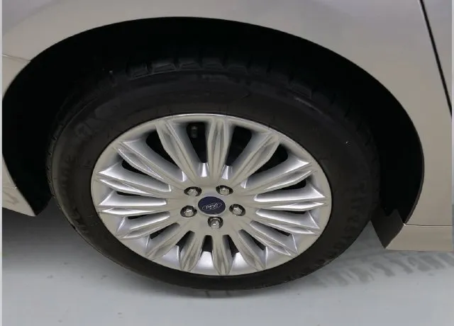 Ford Fusion photo 17