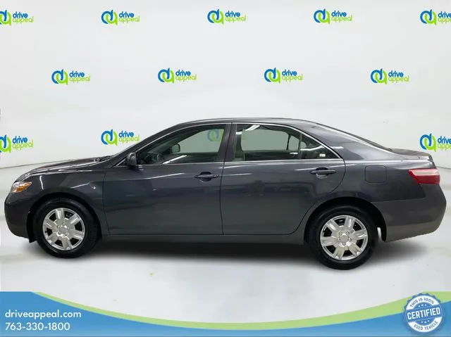 Toyota Camry photo 9
