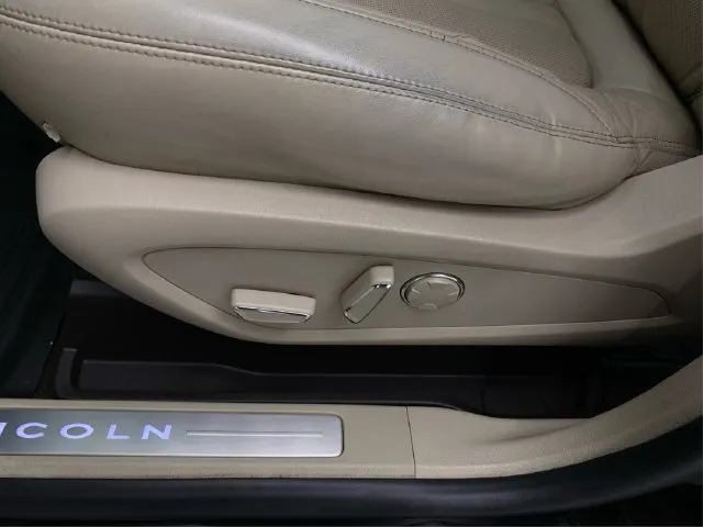 Lincoln MKC photo 25
