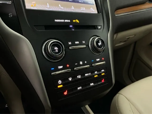 Lincoln MKC photo 33