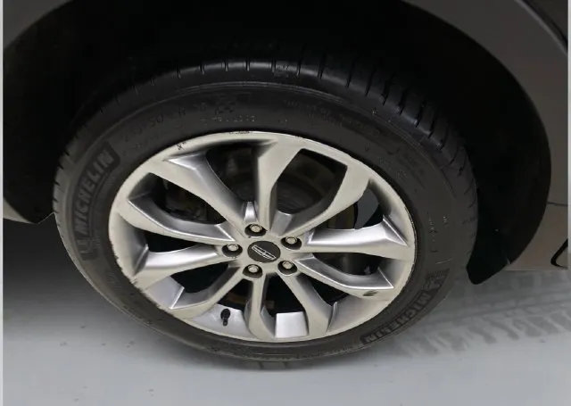 Lincoln MKC photo 18
