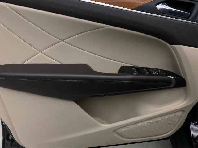 Lincoln MKC photo 26