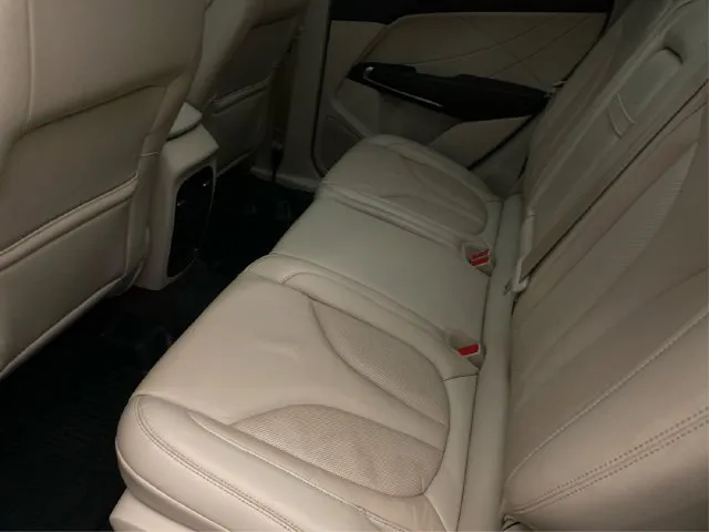 Lincoln MKC photo 11