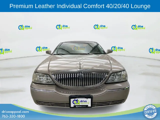 Lincoln Town Car photo 3
