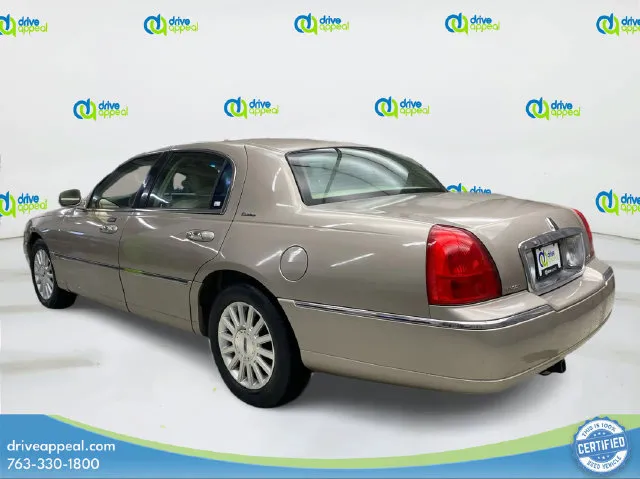 Lincoln Town Car photo 8