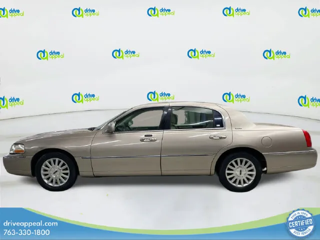 Lincoln Town Car photo 9