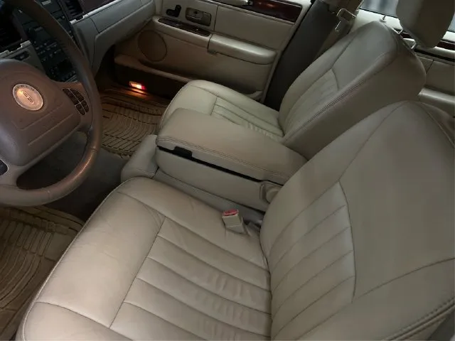 Lincoln Town Car photo 10