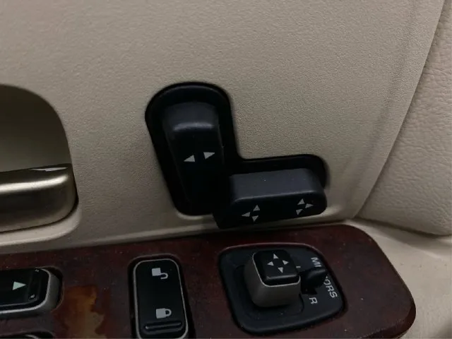 Lincoln Town Car photo 23