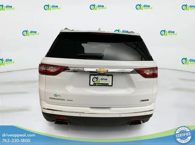 2018 Chevrolet Traverse Premier photo 2