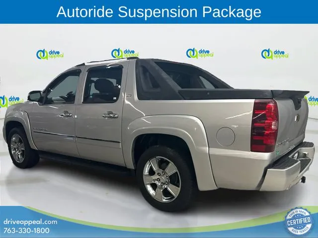 2010 Chevrolet Avalanche LTZ photo 3