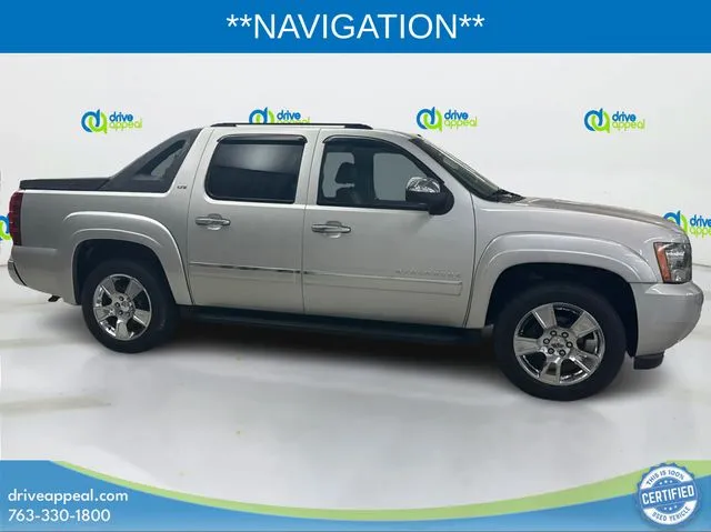 2010 Chevrolet Avalanche LTZ photo 2