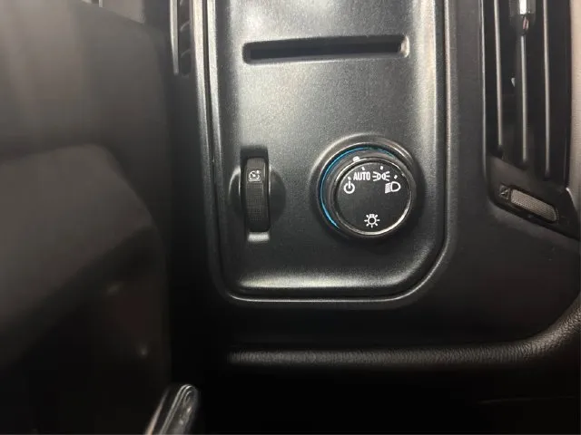 Chevrolet Silverado photo 24
