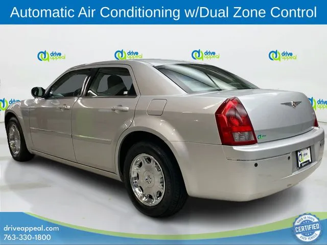 2006 Chrysler 300 Touring photo 3
