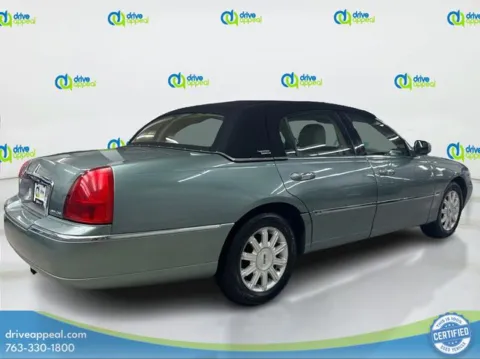 More photos of 2006 Lincoln Town Car Signature at Drive Appeal Anoka, MN