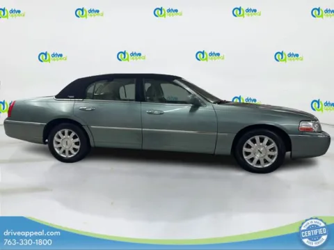 More photos of 2006 Lincoln Town Car Signature at Drive Appeal Anoka, MN