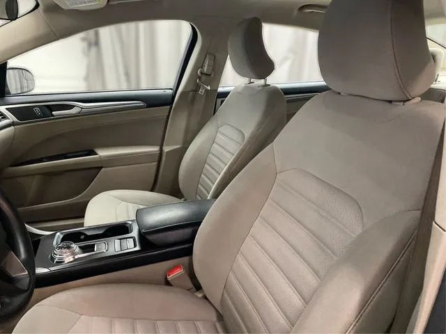 2018 Ford Fusion Hybrid SE photo 2