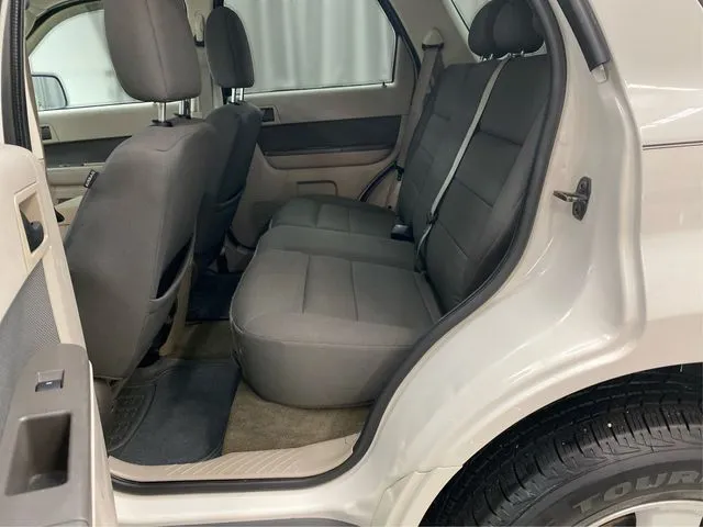 2009 Ford Escape XLT photo 3