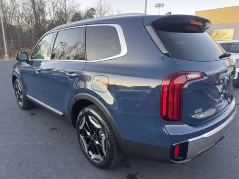 More photos of 2025 Kia Telluride S at Blackwell Kia, VA