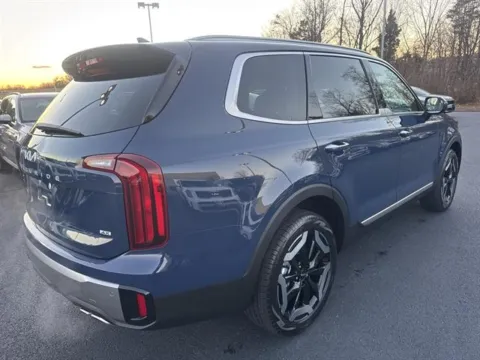 More photos of 2025 Kia Telluride S at Blackwell Kia, VA