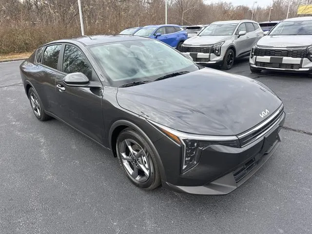 2025 Kia K4 LXS's photo