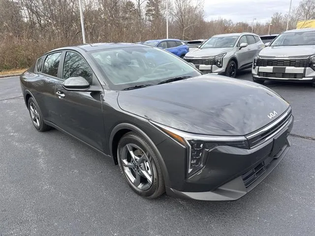 2025 Kia K4 LXS's photo