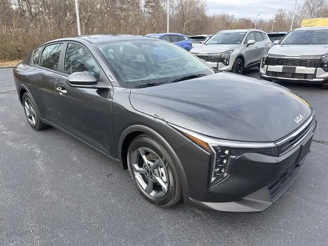2025 Kia K4 LXS's photo