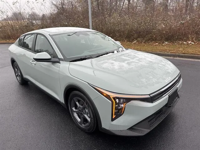 2025 Kia K4 LXS's photo