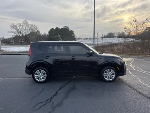More photos of 2021 Kia Soul LX at Blackwell Kia, VA