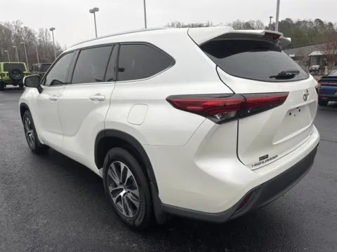 More photos of 2021 Toyota Highlander XLE at Blackwell Kia, VA
