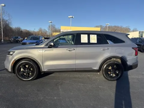 More photos of 2022 Kia Sorento LX at Blackwell Kia, VA