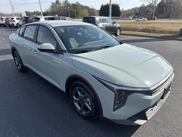 2026 Kia K4 LXS