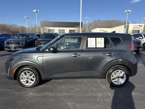 More photos of 2023 Kia Soul LX at Blackwell Kia, VA
