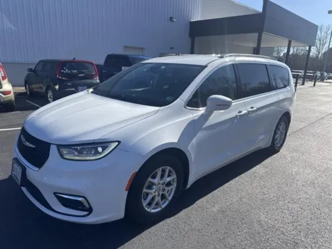 White 2022 Chrysler Pacifica Touring L 4dr Mini-Van for sale in Danville, VA