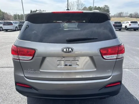 More photos of 2016 Kia Sorento LX Plus V6 at Blackwell Kia, VA