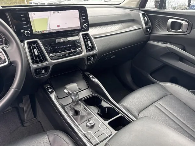 2023 Kia Sorento S - Photo 11