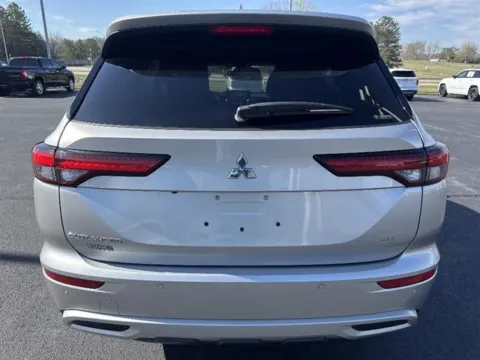More photos of 2022 Mitsubishi Outlander SE at Blackwell Kia, VA