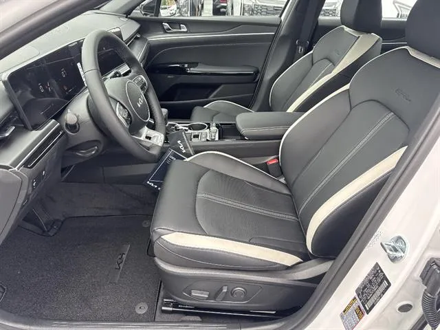2026 Kia K5 GT-Line - Photo 9