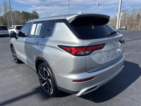 More photos of 2022 Mitsubishi Outlander SE at Blackwell Kia, VA