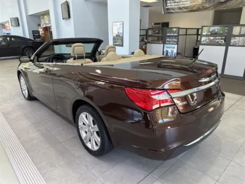More photos of 2012 Chrysler 200 Touring at Blackwell Kia, VA