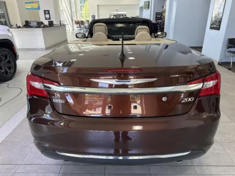 More photos of 2012 Chrysler 200 Touring at Blackwell Kia, VA