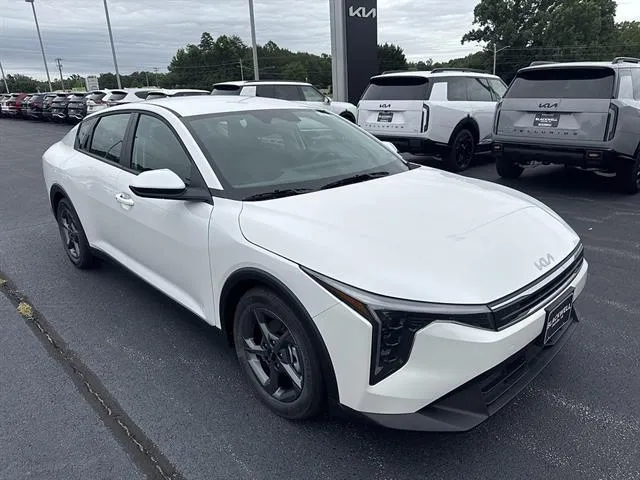 2026 Kia K4 LXS