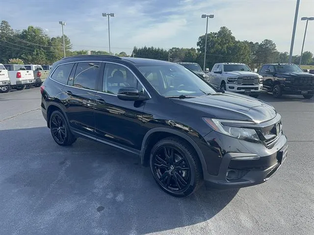 Black 2022 Honda Pilot SE for sale in Danville, VA