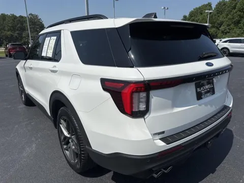 More photos of 2025 Ford Explorer ST at Blackwell Kia, VA
