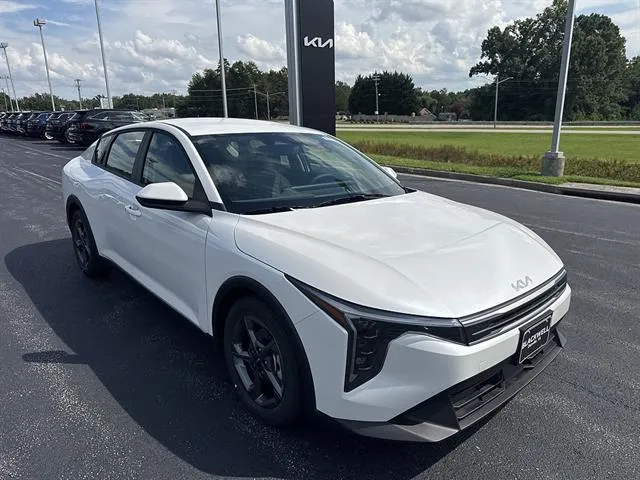 2026 Kia K4 LXS