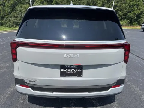More photos of 2027 Kia Carnival LXS at Blackwell Kia, VA