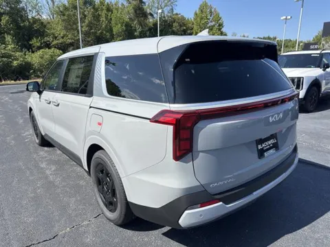 More photos of 2027 Kia Carnival LXS at Blackwell Kia, VA