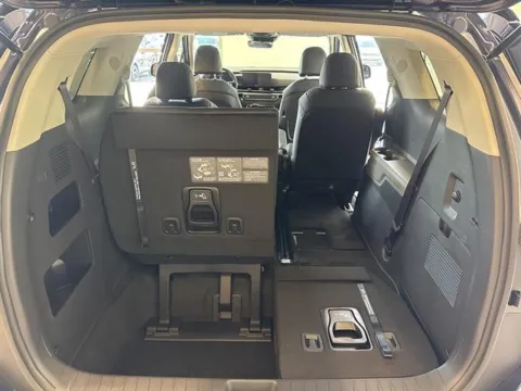 More photos of 2027 Kia Carnival LXS at Blackwell Kia, VA