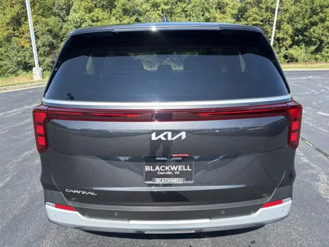 More photos of 2027 Kia Carnival LXS at Blackwell Kia, VA