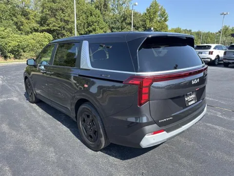 More photos of 2027 Kia Carnival LXS at Blackwell Kia, VA