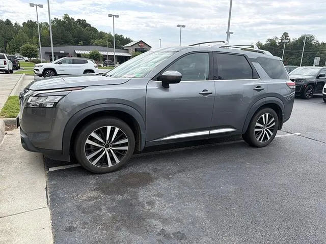 2024 Nissan Pathfinder Platinum